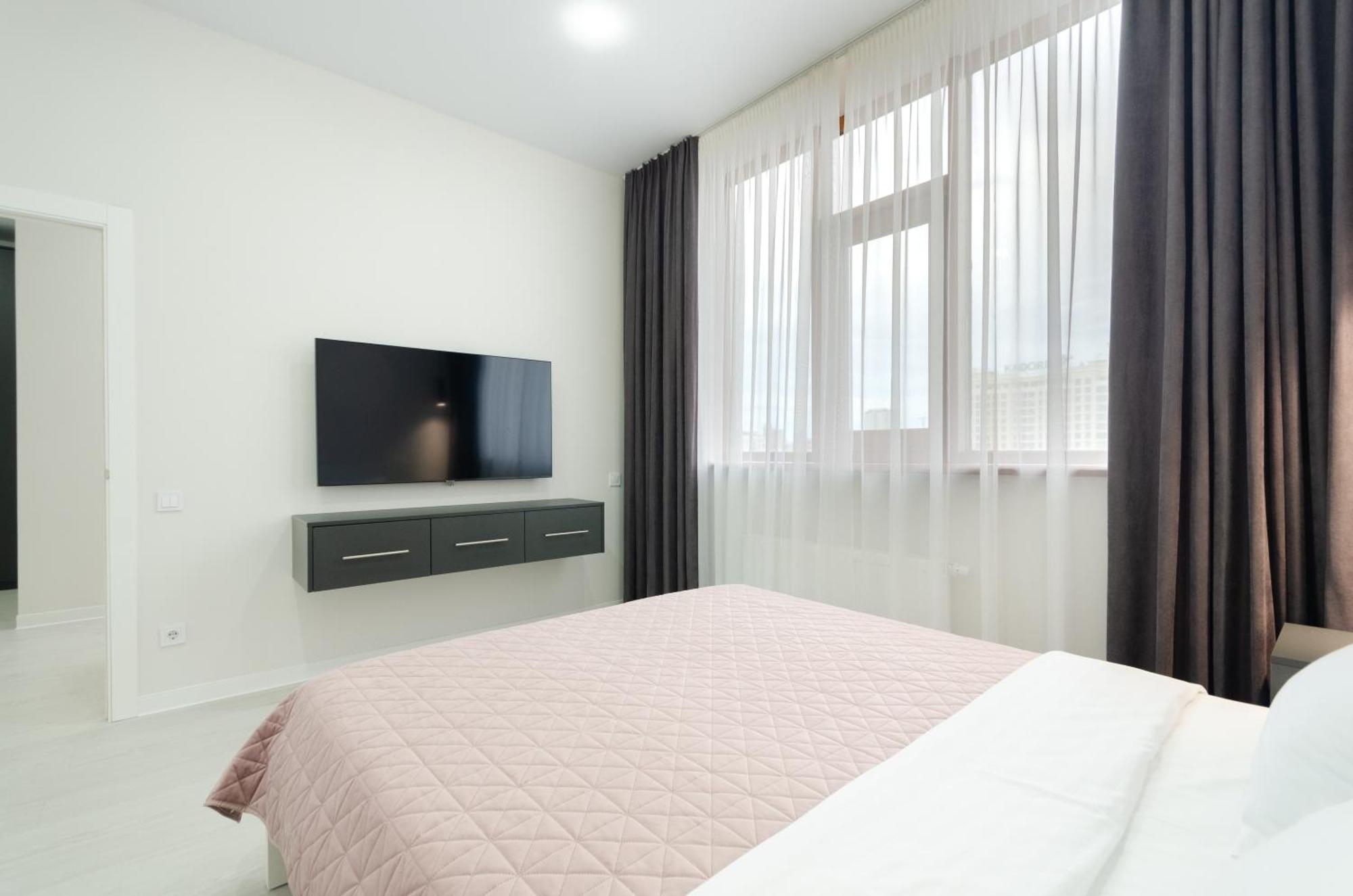 Petrovdom Inn Rc Diplomat Hall -The Smart Hotel Apartment Panoramic City View I Kiev Eksteriør billede